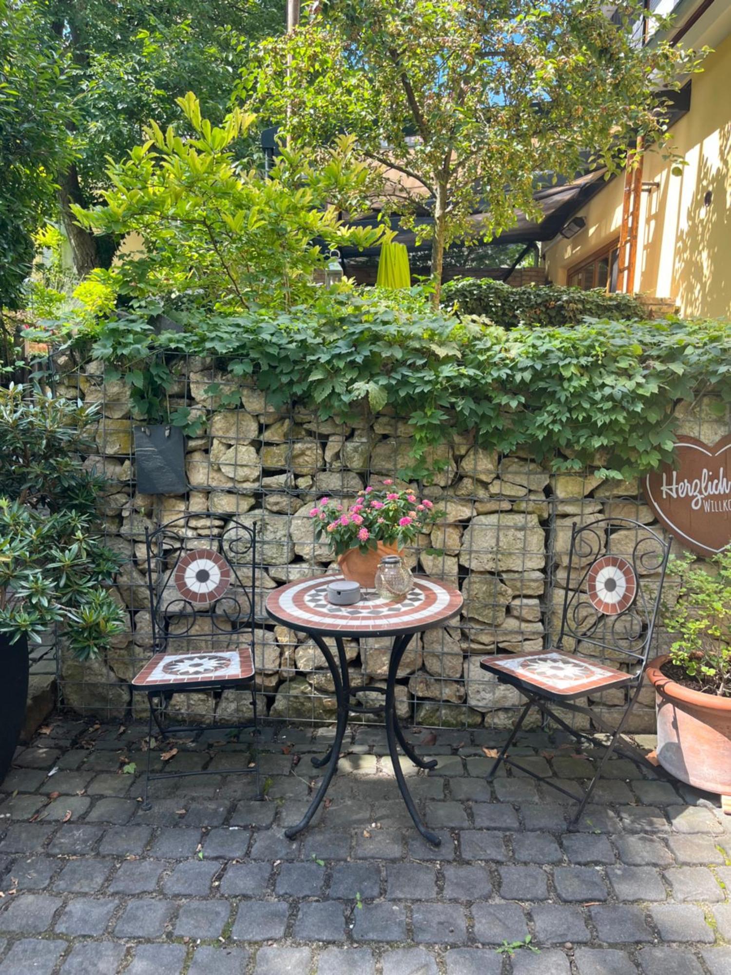 Im Geyserhof * Gau-Bischofsheim